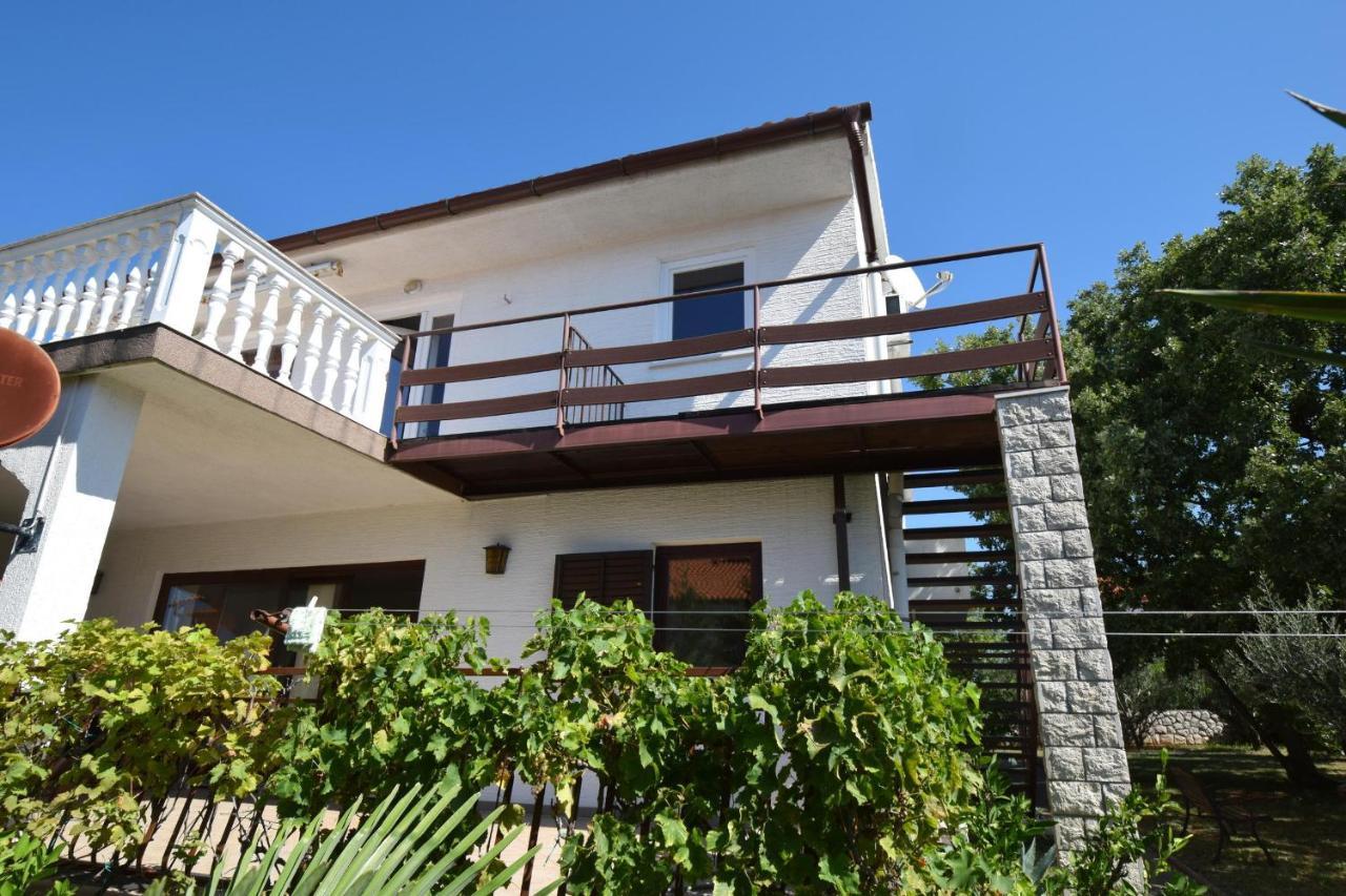 Apartments Adriana Omišalj Exterior foto